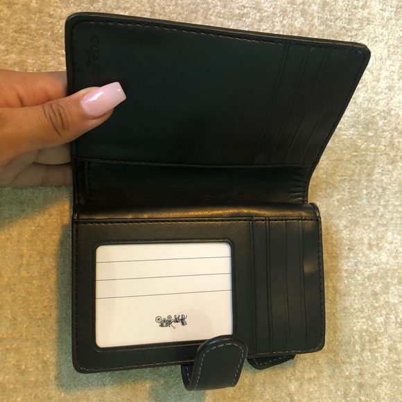 NEW Coach Signature Wallet - Picture 3 of 6